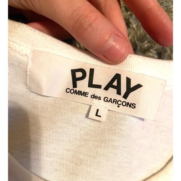 SOLD Comme Des Garçons PLAY Two Heart Camo Tee - Picture 4 of 7